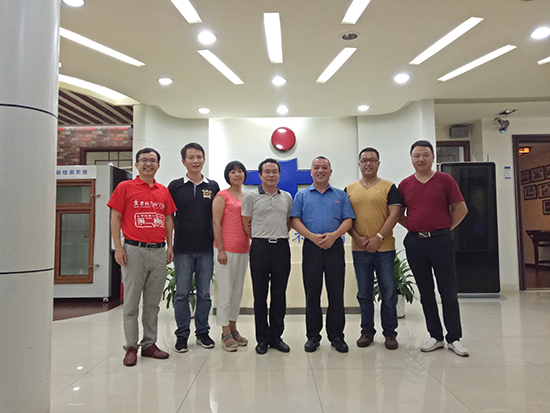熱烈歡迎江西貴溪市李總等尊貴客戶蒞臨老賴不賴門窗總部考察