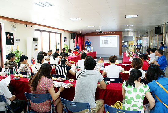 賀湖南臨武縣業(yè)主們到老賴不賴門窗總部團(tuán)購成功