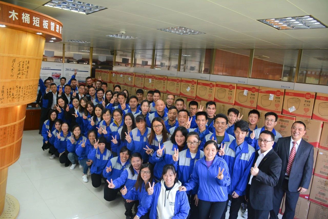 喜氣洋洋——賀老賴不賴2018年度總結暨表彰大會順利召開!