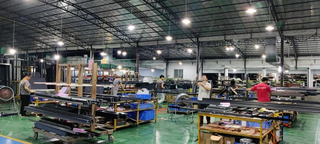 限電下的黑夜，向門窗人致敬